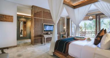 Suite Pool View